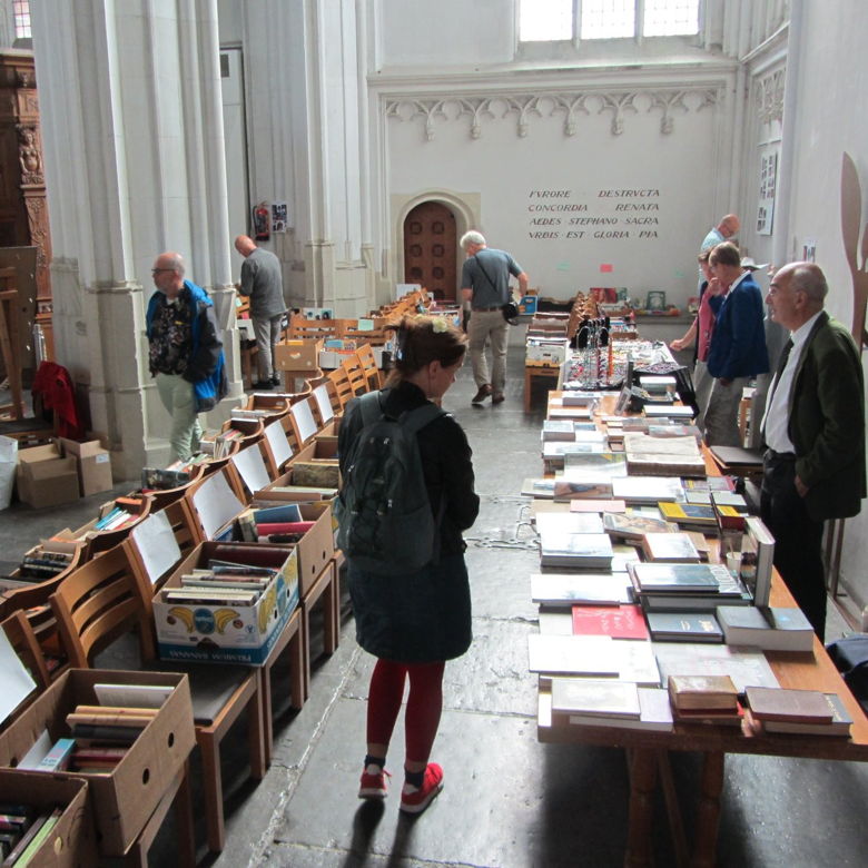 Boekenmarkt in de Stevenskerk