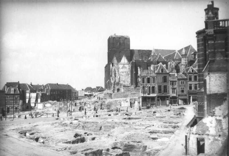 De Stevenskerk met oorlogsschade in 1944