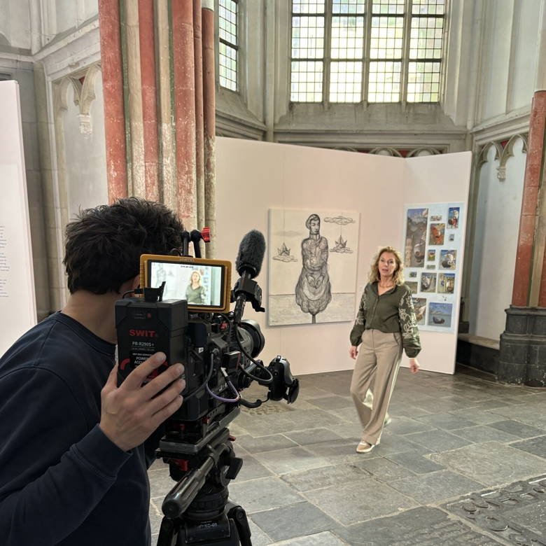 Ver & Nabij |
Thuis voor de buis!