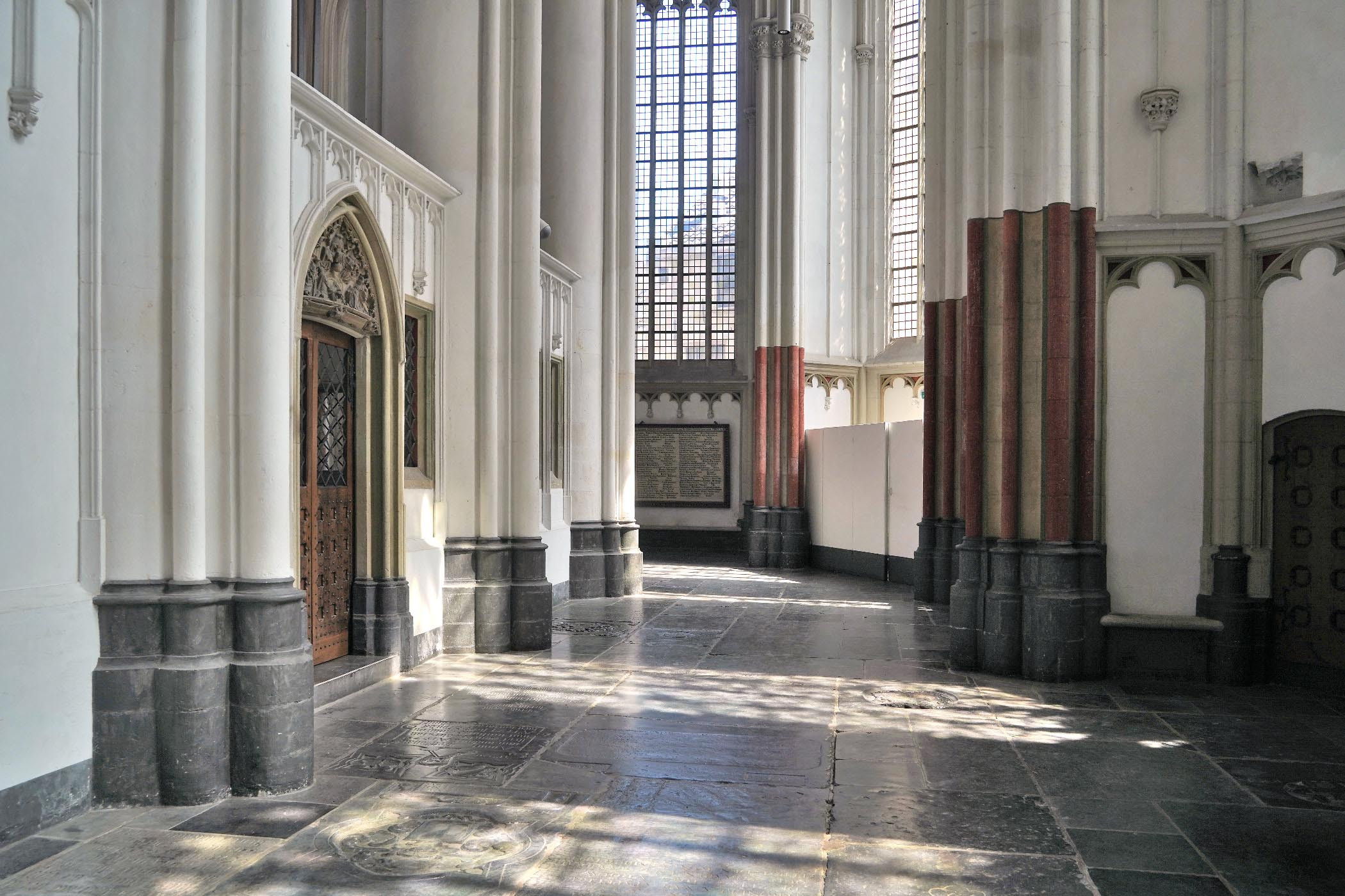 Kooromgang Stevenskerk met lichtinval